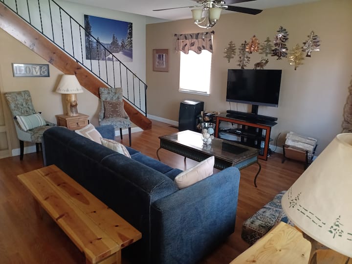 Nostresstahoenest {Midtown, Deck+bbq, 1200+sf} - South Lake Tahoe, CA
