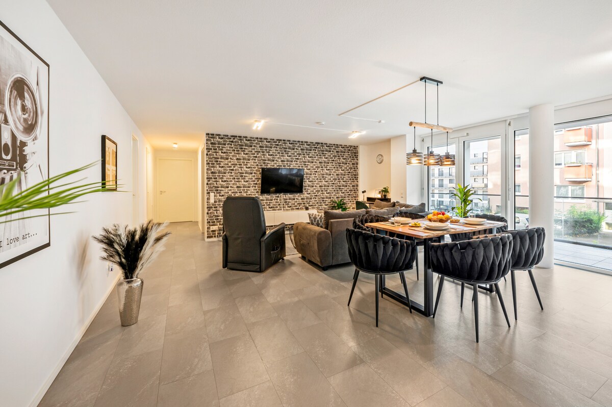 Top performing Airbnb: LivingLike-6PP-Central-Spacious-Balkony-Garage in Pforzheim