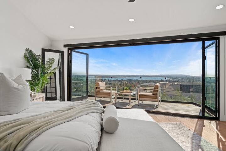 Brand New Luxury Villa | Breathtaking Water Views gallery image 5