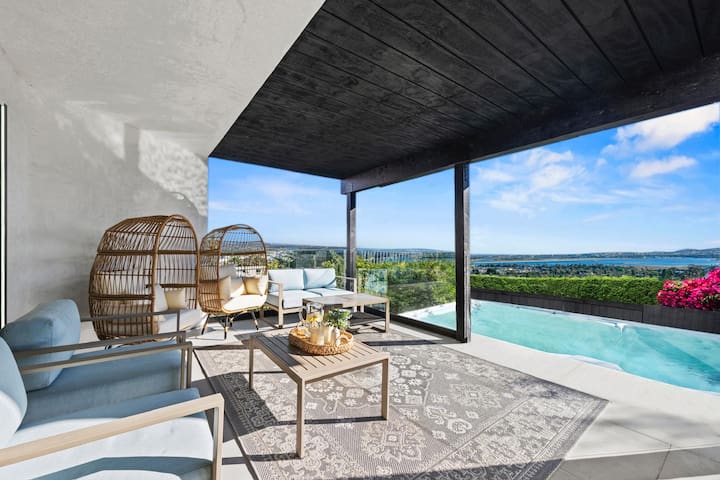 Brand New Luxury Villa | Breathtaking Water Views gallery image 3