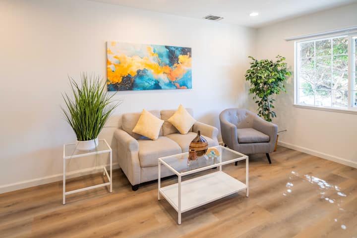Remodeled Modern Home In Convenient Location - Mountain View, CA