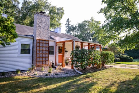 Cute house near Notre Dame