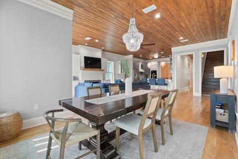 Huge Beach House | Pet Friendly w/ Boat Parking