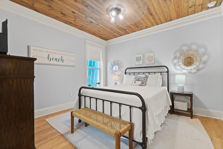 Spavaća soba na drugom katu s bračnim krevetom (160 – 179 cm)