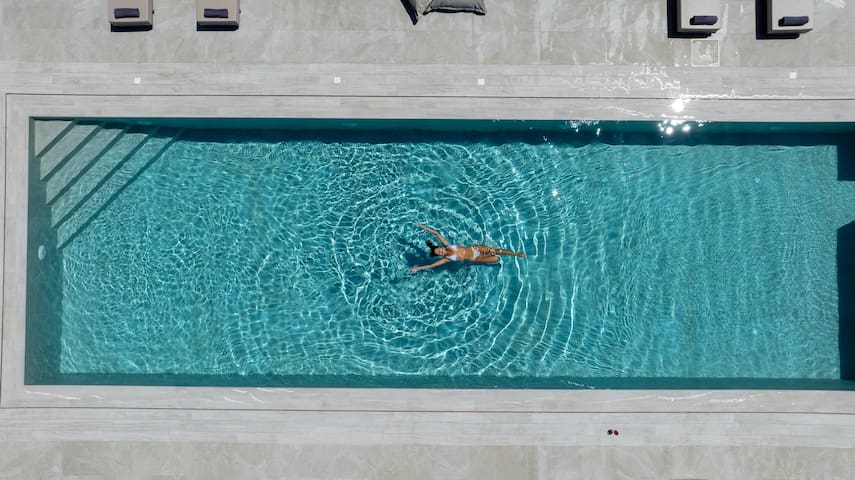 Omnia Luxury Villa, 100m2 Pool, Whirlpool & Gym gallery image 5