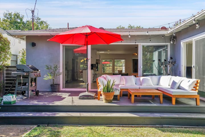 Open Plan + Sunny Outdoor Venice Living