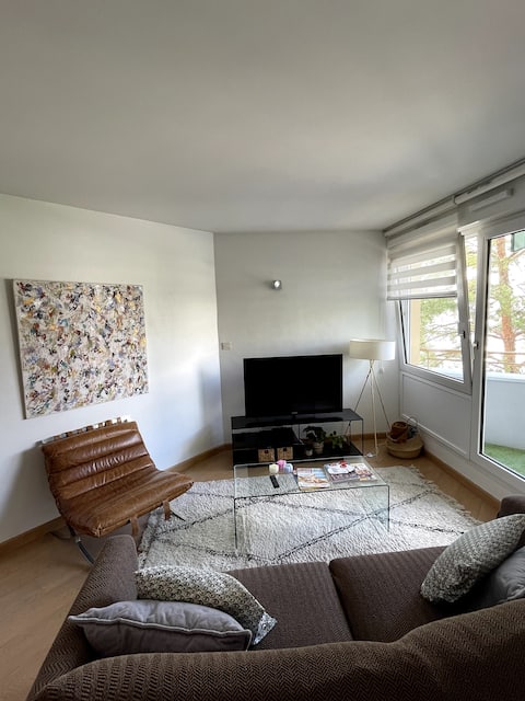 Propriété Airbnb réussie: Near the train station, modern and spacious with balcony à Besançon