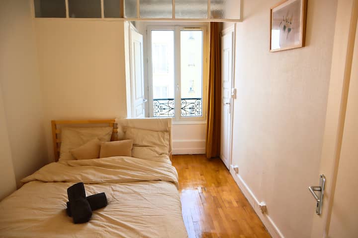 Შეგახსენებთ, რომ თეთრეული და პირსახოცები მოწოდებულია