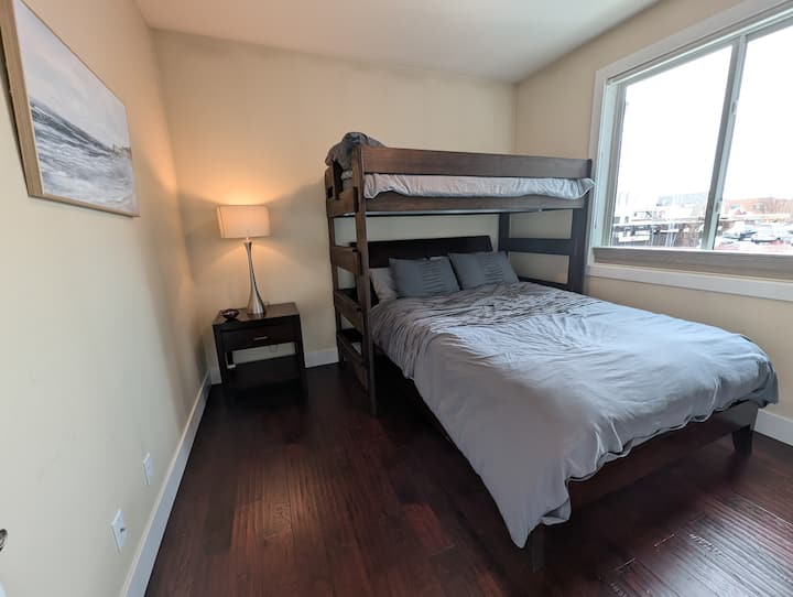 Საძინებელი 2 - ორადგილიანი საწოლი და ორადგილიანი საწოლი