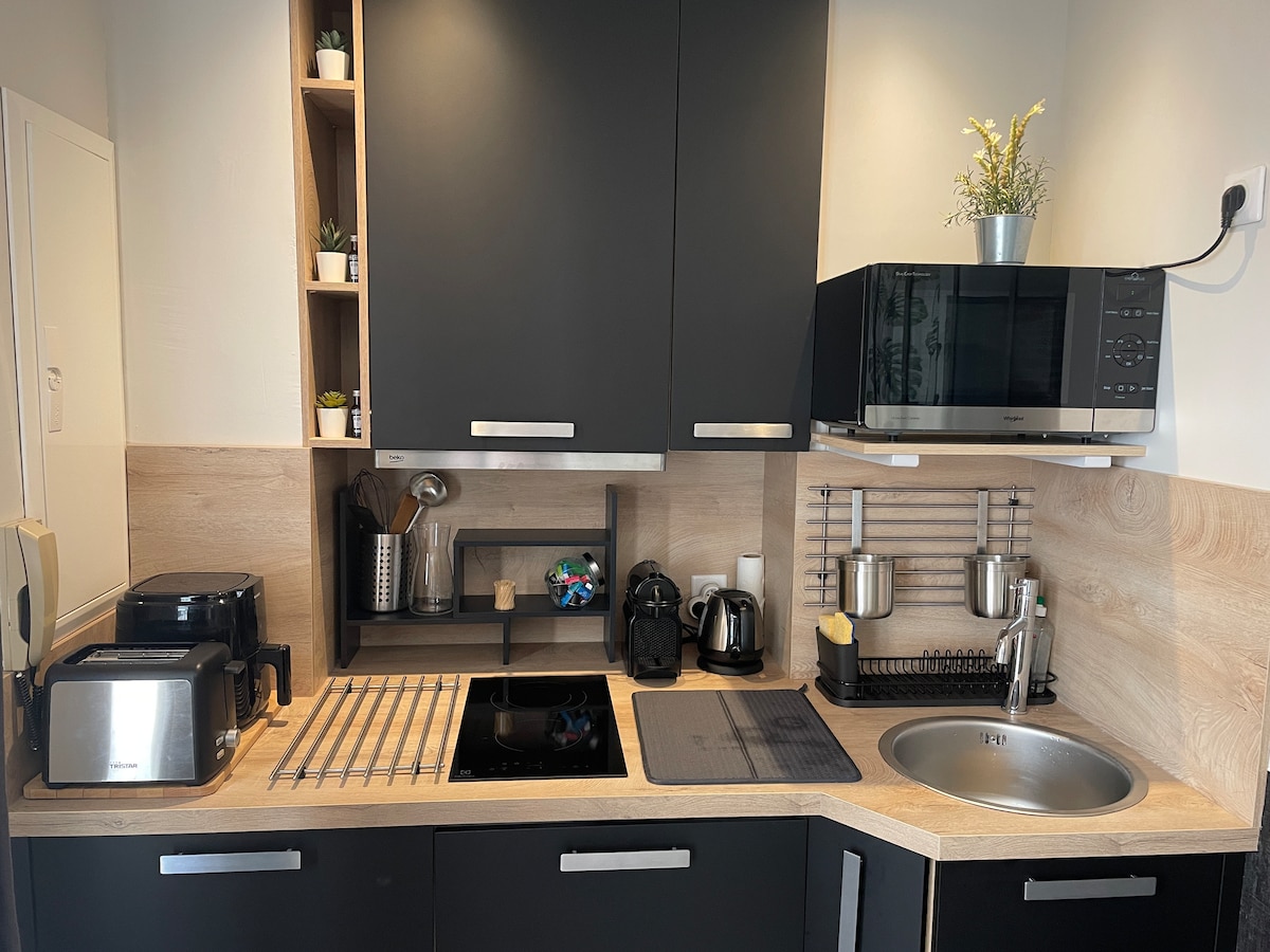 Popular Airbnb listing: Coeur des Carmes in Capitole / Arnaud Bernard / Carmes