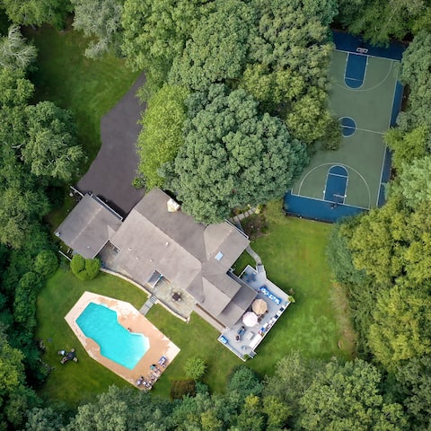 Amazing Home w. Pool + Basketball Court on 3 Acres