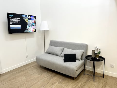 Top Airbnb: 734 Elegant mezzanine studio close to metro L9 à Bagnolet