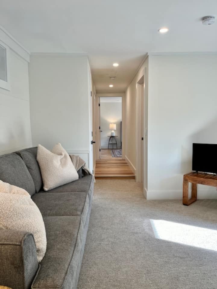 A private area on the second floor to relax and watch TV. 