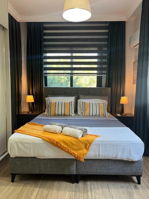 HG Mare Suites *Right Next to Merit Diamond Hotel*