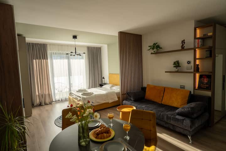 Designer Apartment W/ Parking Near Parks & Transit - Kolozsvár
