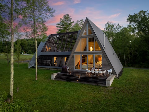 Lakefront Haven Private Dock, Fire Pit, EV Charger