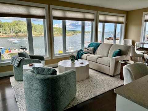 Prime location on the waterfront in Mahone Bay