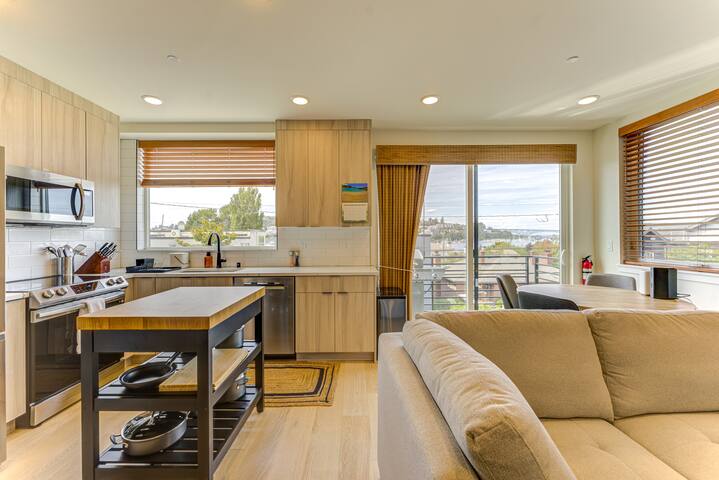 Stunning Lake Union/Space Needle Views, Roof Deck gallery image 2