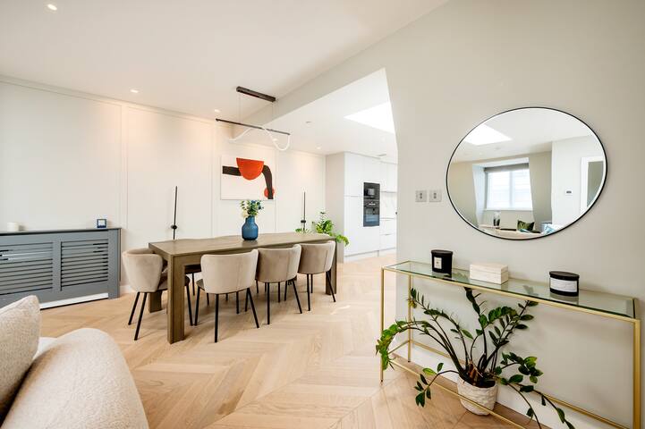 Short Oxford Street Walk Penthouse gallery image 2