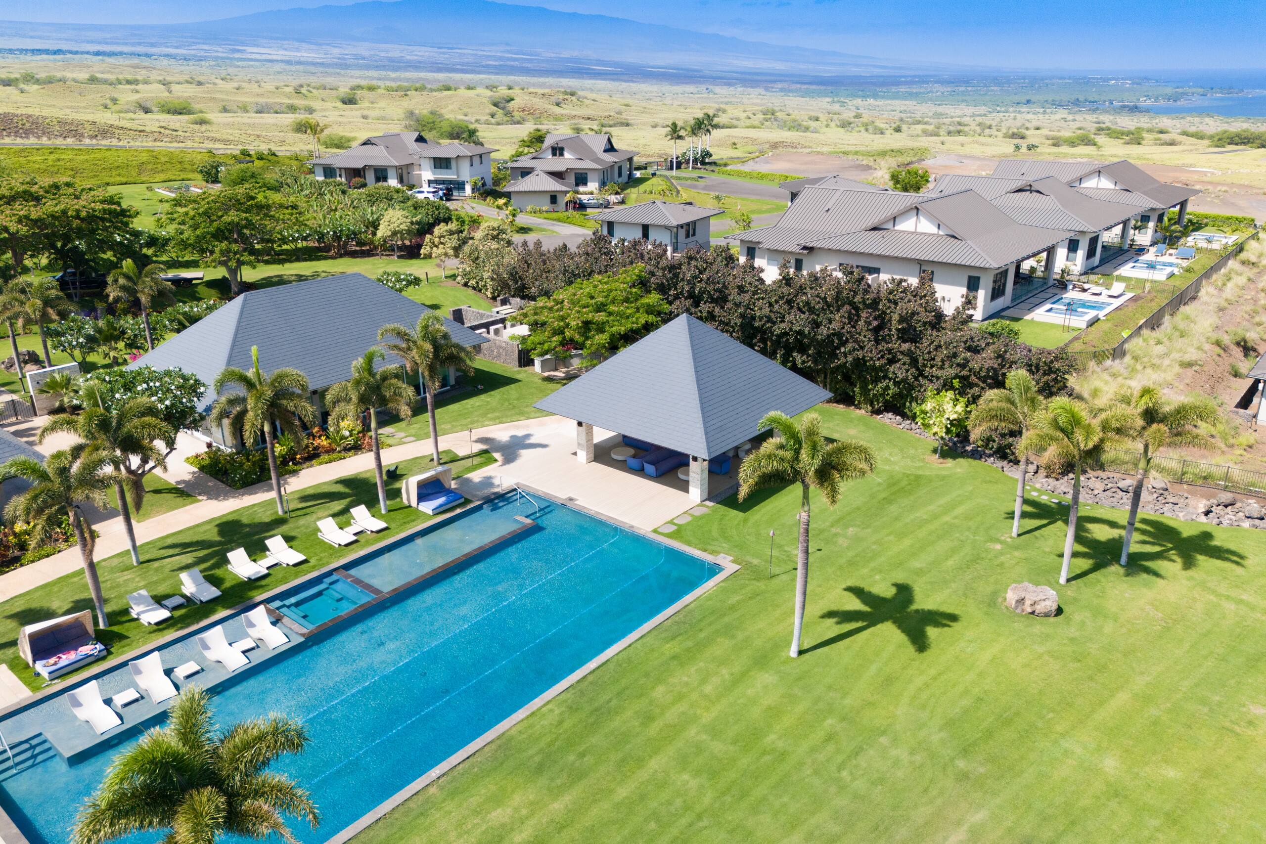 Home in Waimea · ★5.0 · 4 bedrooms · 7 beds · 4.5 baths - Image 16