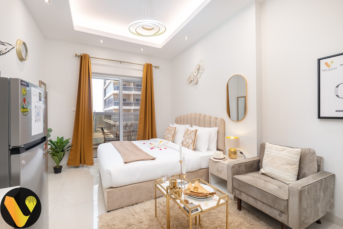Top performing Airbnb: Vogue | Hera Tower near First Avenue Mall in Al Hebiah Fourth