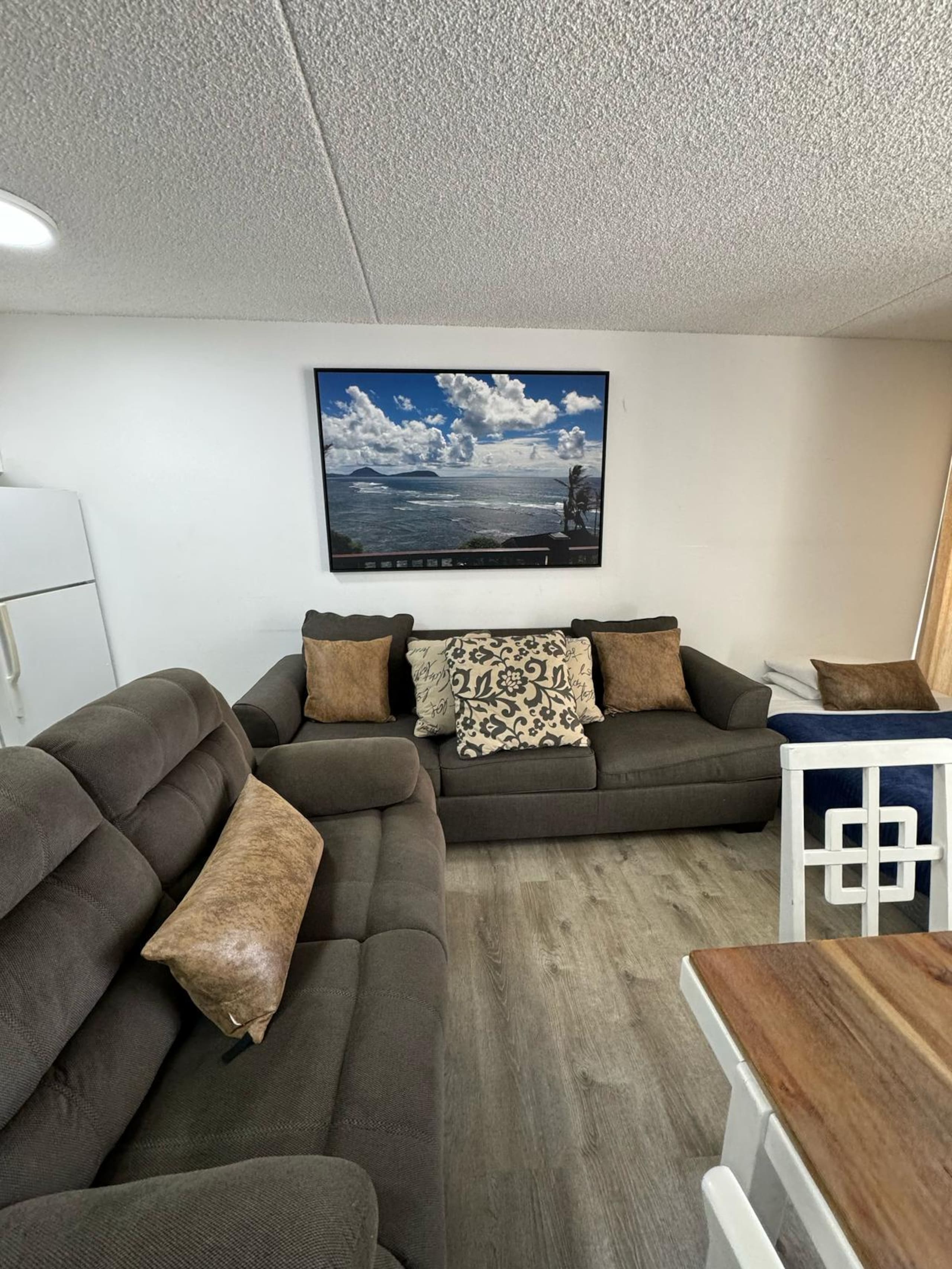 Condo in Honolulu · ★4.76 · 1 bedroom · 3 beds · 1 private bath - Image 3