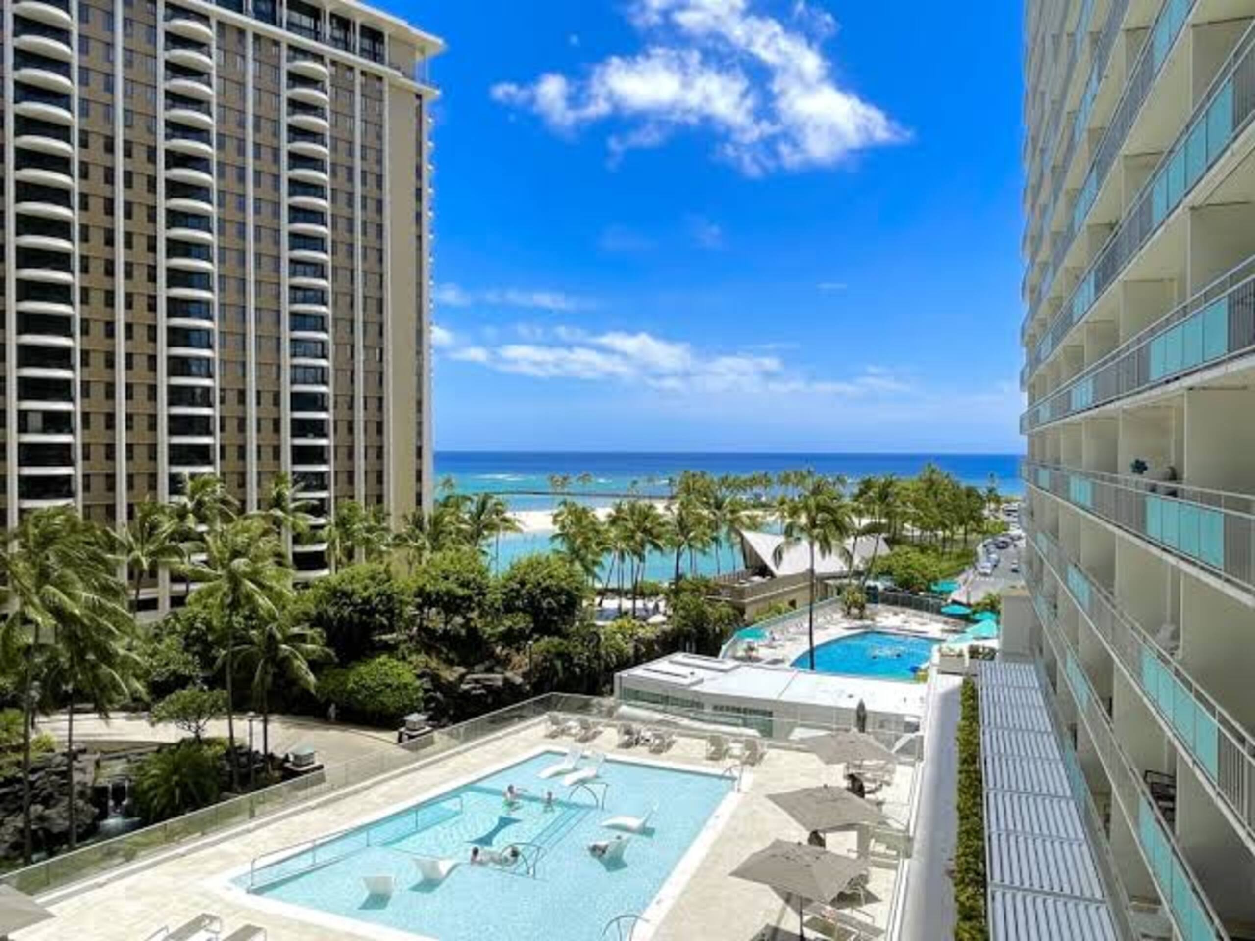 Condo in Honolulu · ★4.72 · 1 bedroom · 3 beds · 1 private bath - Image 32