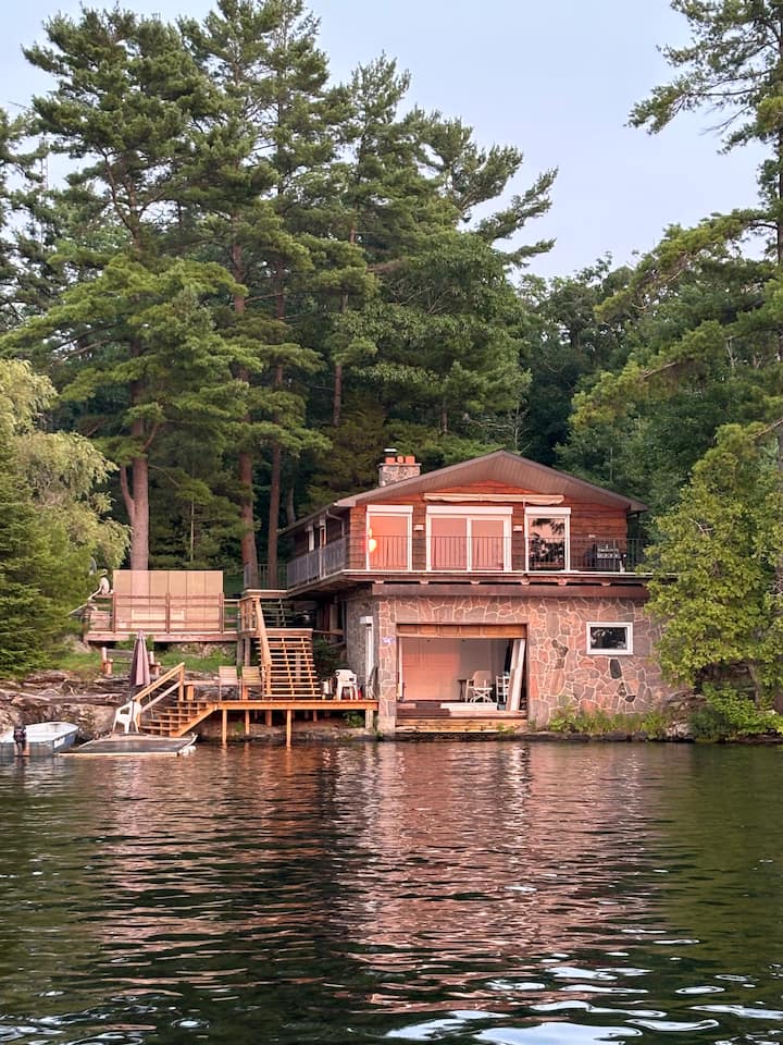 Sunset Escape In Muskoka - Muskoka