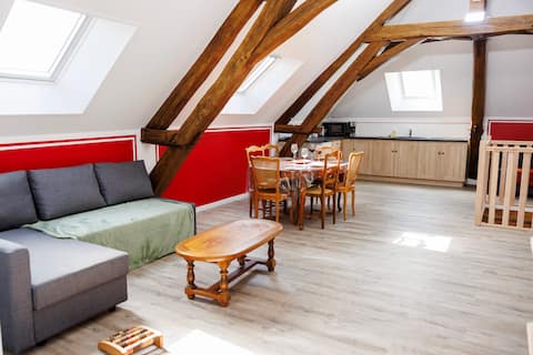 Mustang: Large Air-conditioned 3-bedroom apartment, sleeps 8