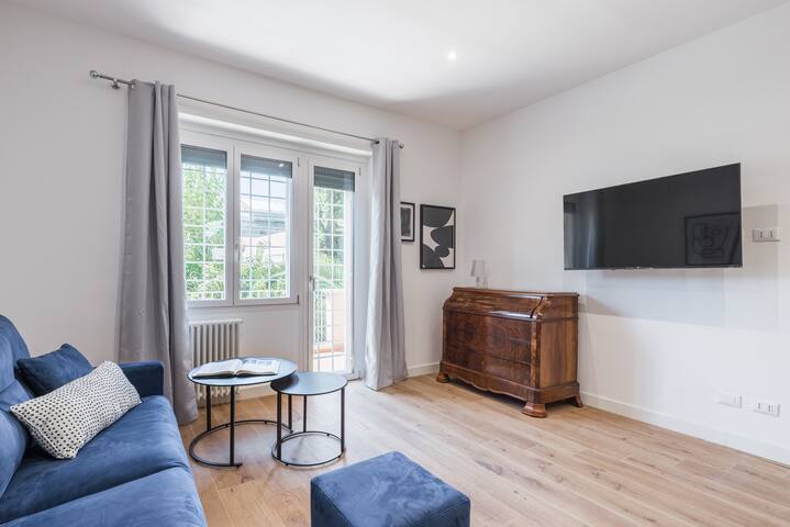 The Best Rent – Wide four-room apartment in Prati gallery image 3