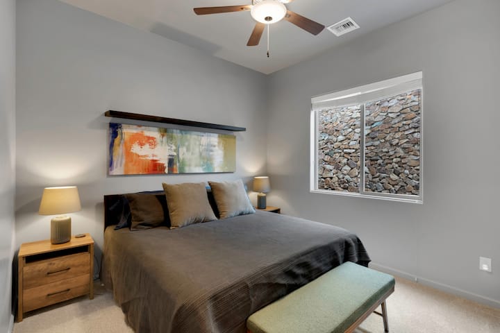 2. spavaća soba - bračni krevet (širine 180 - 200 cm)