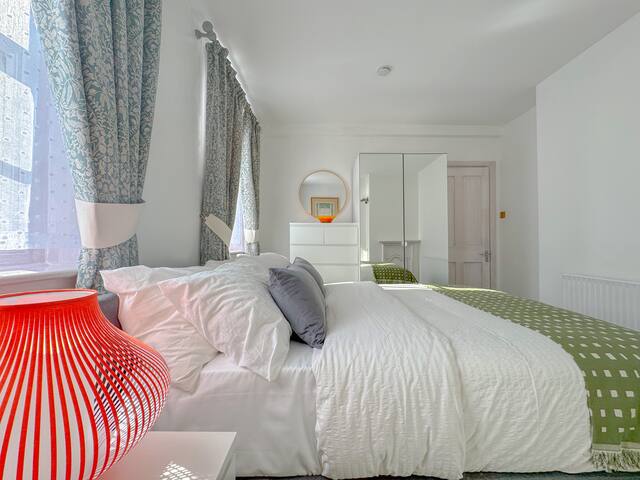 Luxurious 2Bed Flat Hyde Park gallery image 4