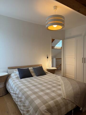 Stunning House with Breathtaking Lake View gallery image 4