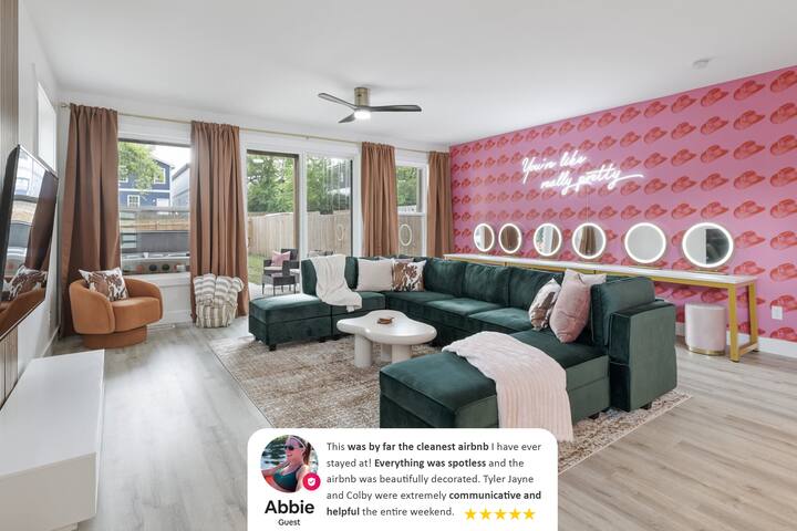 Cowgirl Inn•HotTub•6Vanities •Backdrops•3mi to DT gallery image 4