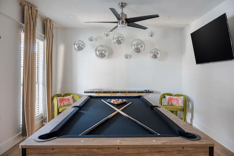 The Colony 4BR | Pool, Games + Art Deco