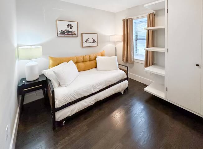 (DR54) Roof Deck 6Bedrooms,W/D, Parking, Baby Crib gallery image 3