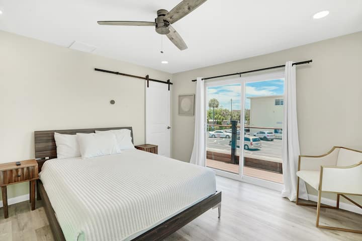 St Pete Upham Beach Private Boutique Resort Pool - St. Pete Beach, FL