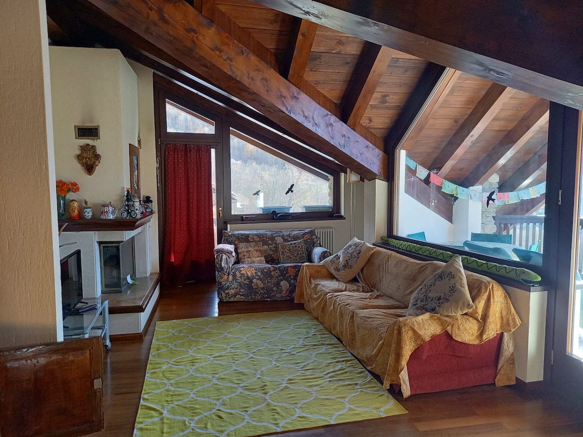 Top performing Airbnb: Spacious apartment on 2 floors in La Salle
