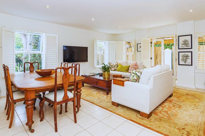 Family Retreat In Noordhoek Farm Village