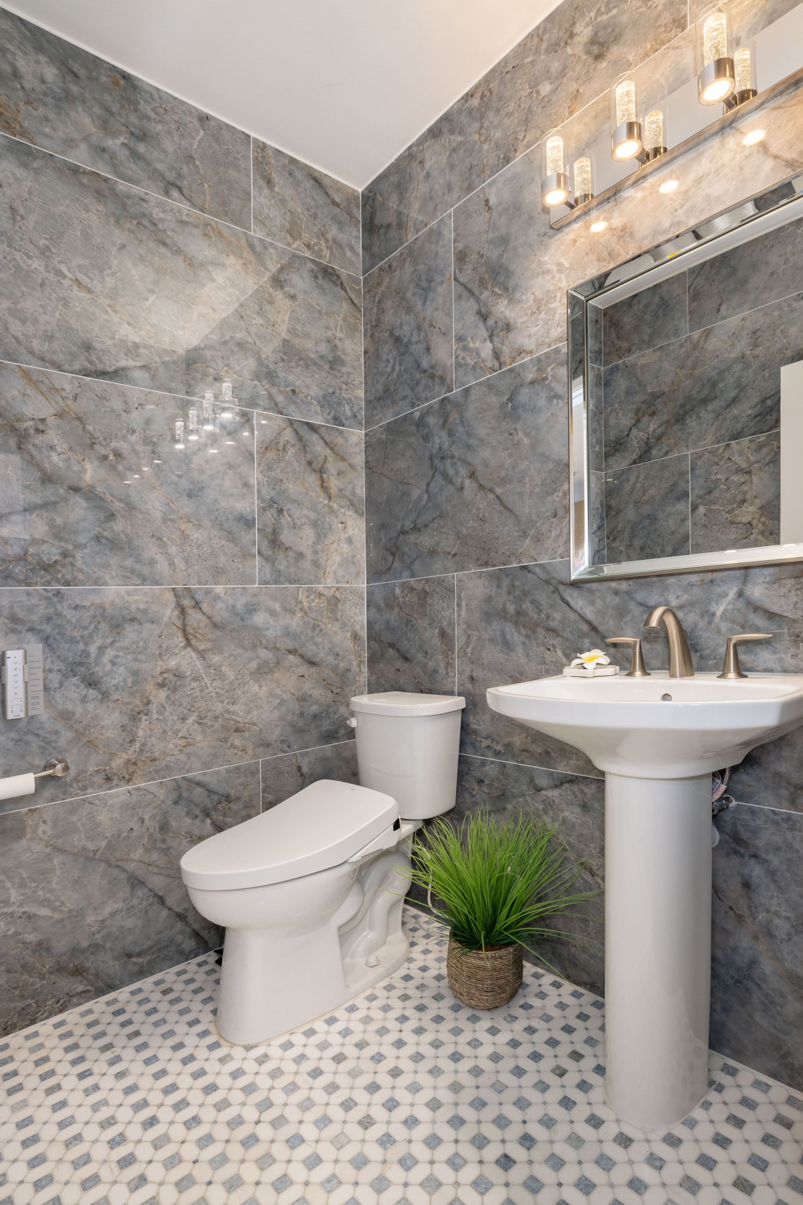 Home in Waianae · ★4.99 · 4 bedrooms · 7 beds · 2.5 private baths - Image 62