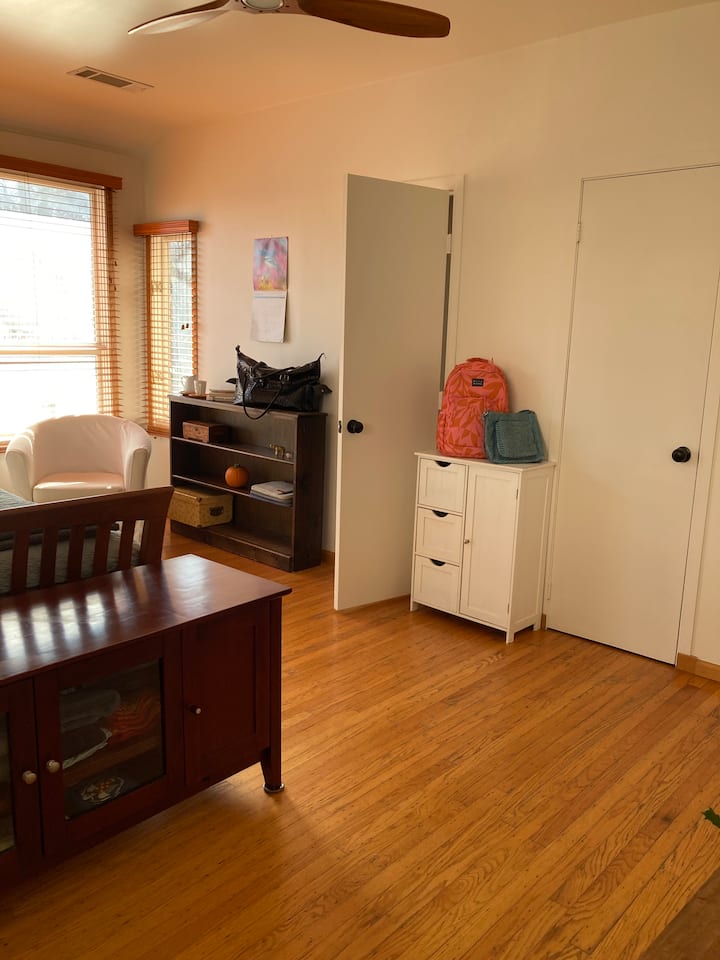 Ride Amtrack To Fifa. Private Room 1/2 Bath - Oakland, CA