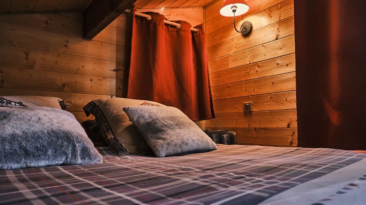 Chalet Western & Jacuzzi Privé - Vosges