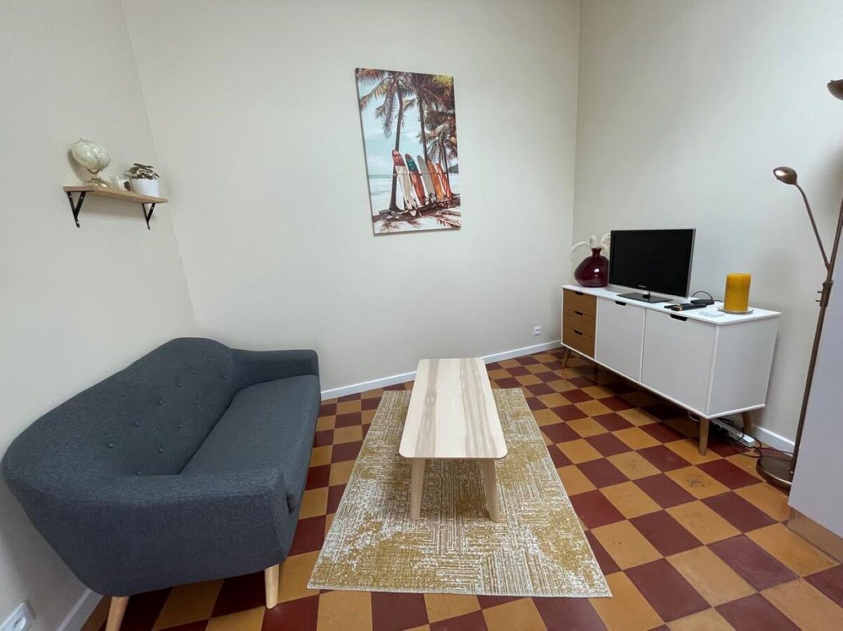 Top performing Airbnb: Arago neighborhood cottage in Les Sables D'olonne
