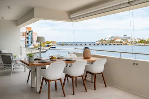 Luxury apartment with unique view of Pontjesbrug