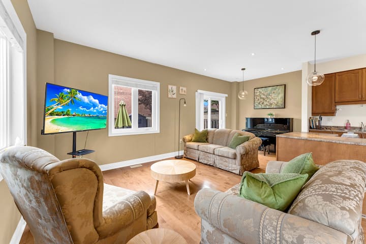 King Bed | 5 Mins Thermea Spa | 15 Mins Whitby Go - Oshawa