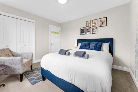 King Bed | 5 min Thermea Spa | 15 min Whitby GO