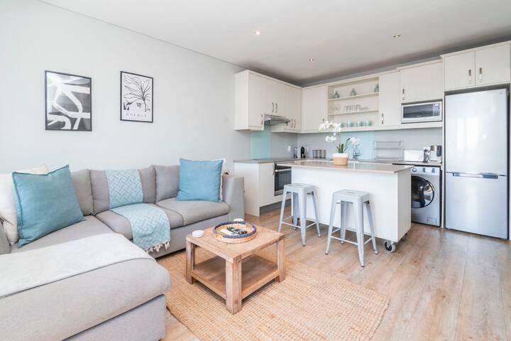 Coastal City Vibes gallery image 4