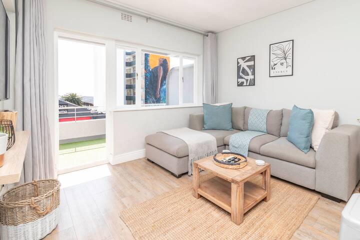 Coastal City Vibes gallery image 5