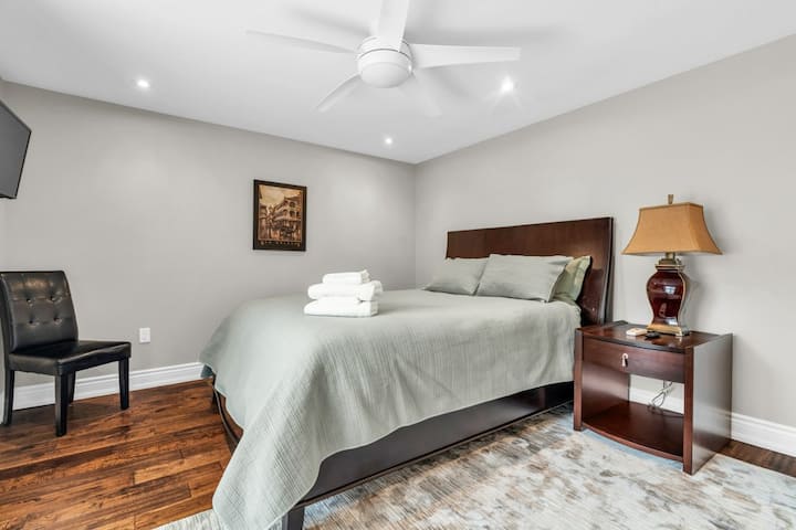 Საძინებელი ზედა დონეზე, შიდა ეზოზე წვდომით