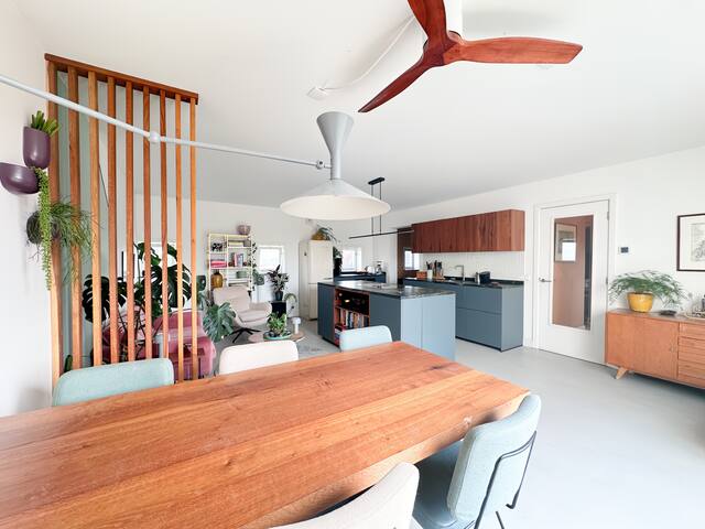 Chic & Stylish Urban Oasis with Terrace | 4P gallery image 4